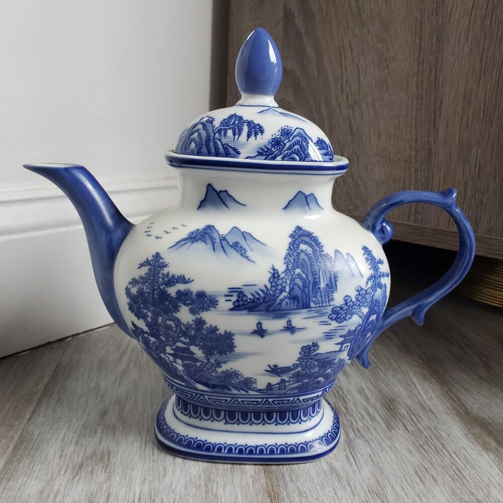 Vintage Bombay Coffee Tea Pot White Blue Oriental Scene 52oz